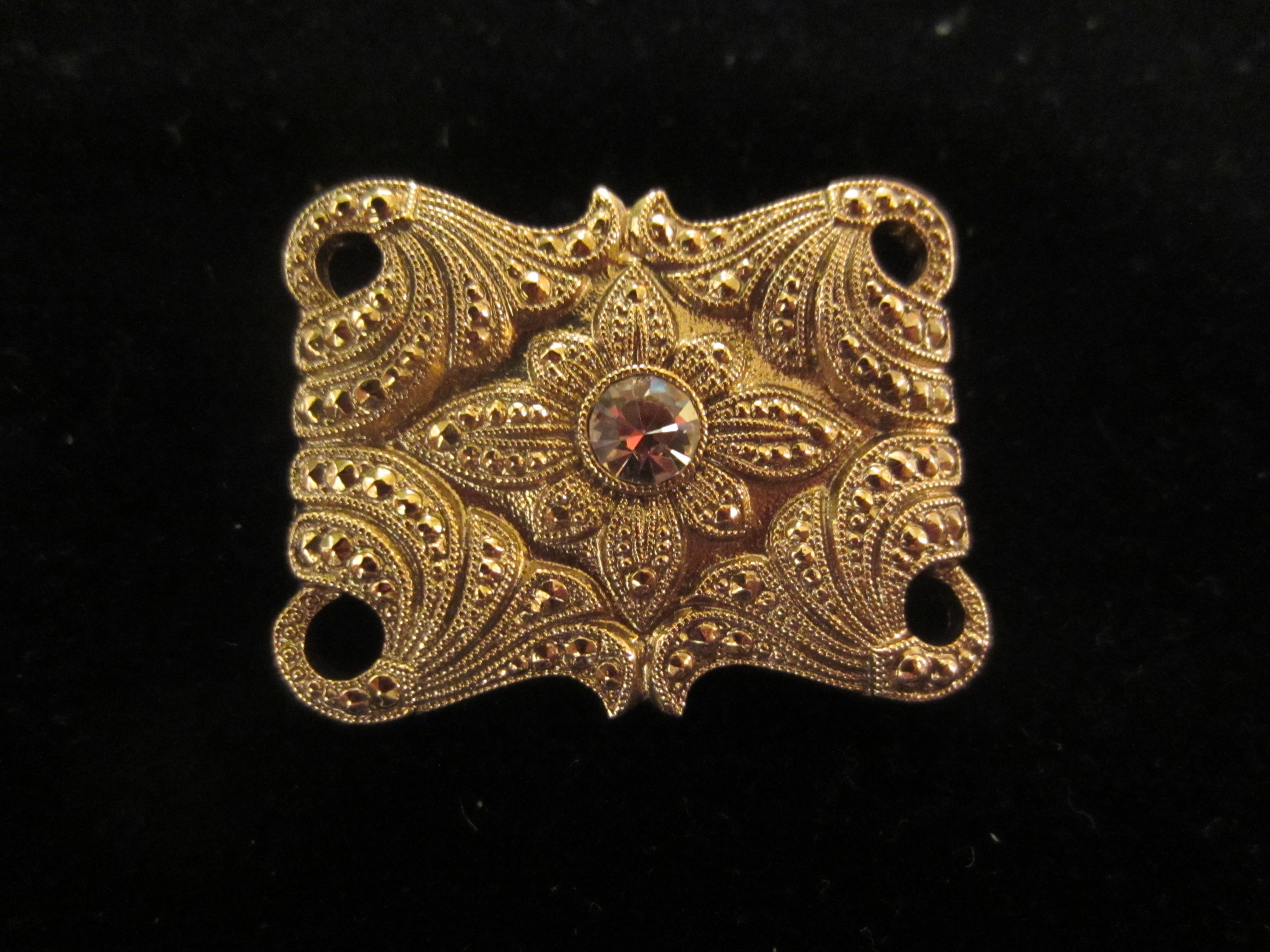 Ornate Gold Tone Art Deco Style Pin
