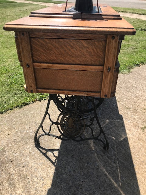 Antique 1921 Singer Treadle Sewing Machine