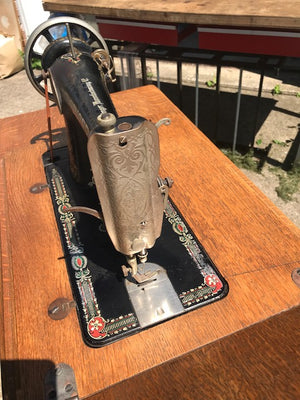 Antique 1921 Singer Treadle Sewing Machine