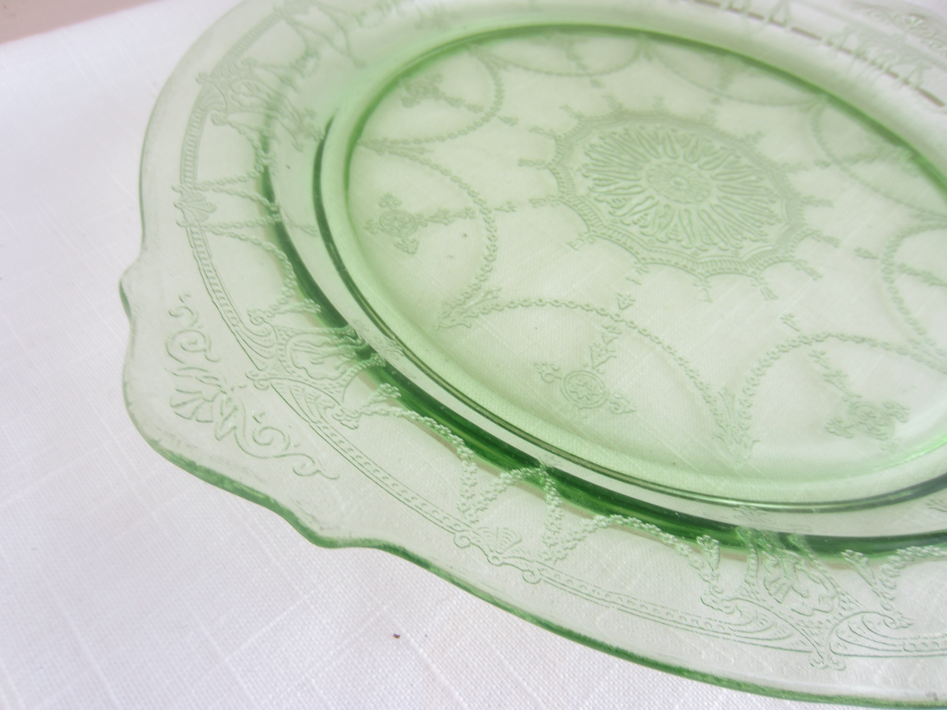 Jeannette Uranium Vaseline Depression Glass Round Serving Dish