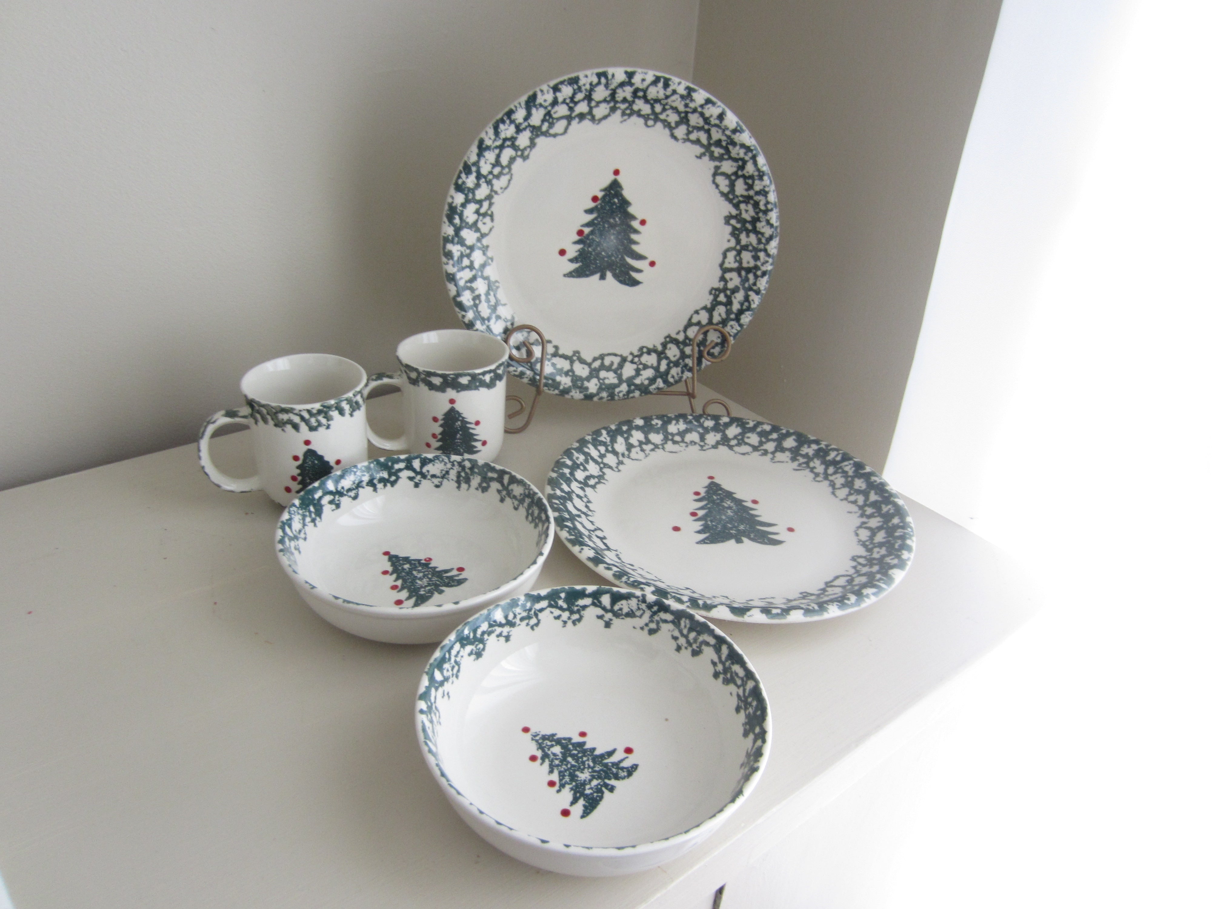Winter Wonderland Dish Set by Tienshen with Emerald Green Table cloth