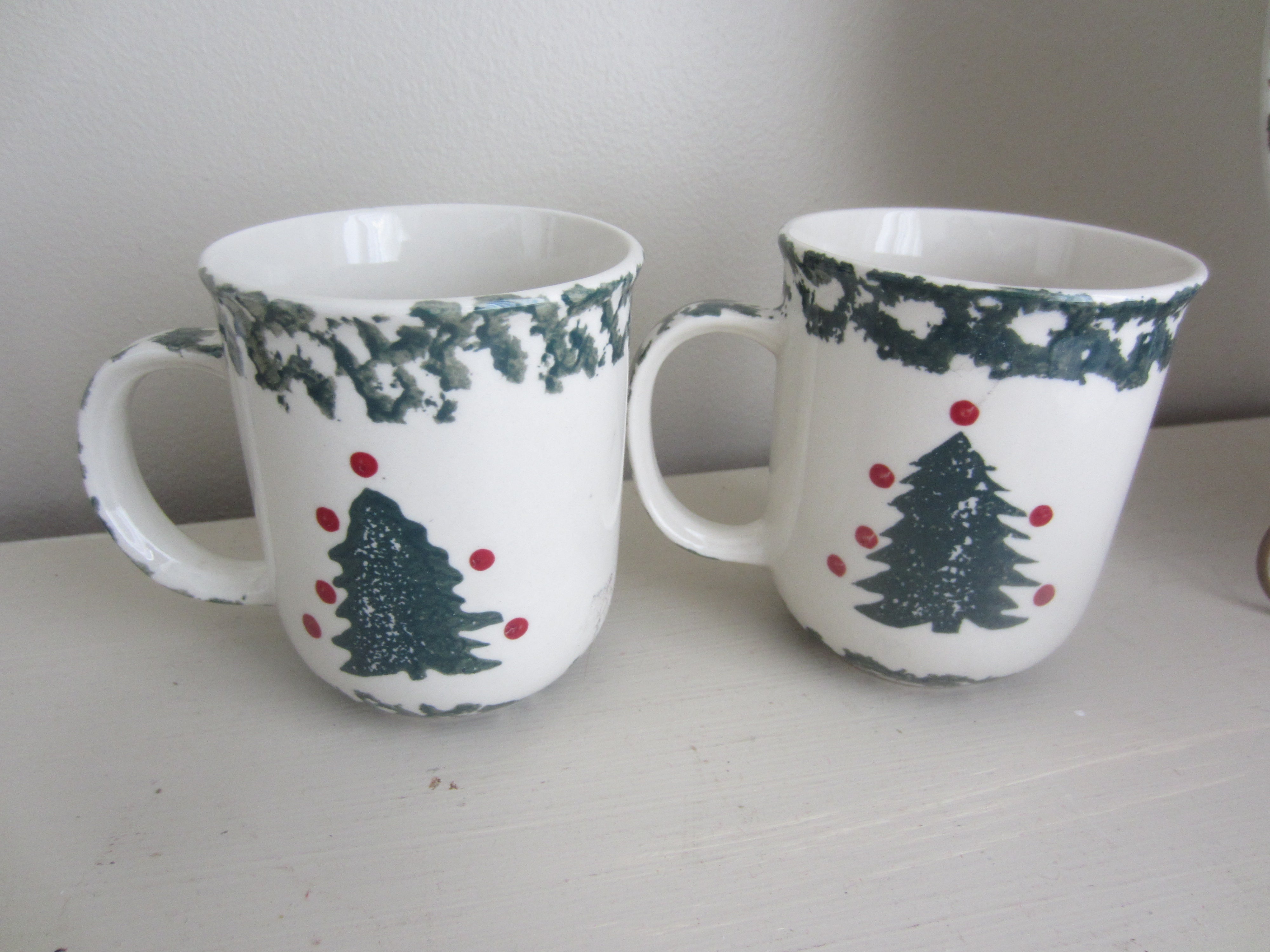 Winter Wonderland Dish Set by Tienshen with Emerald Green Table cloth