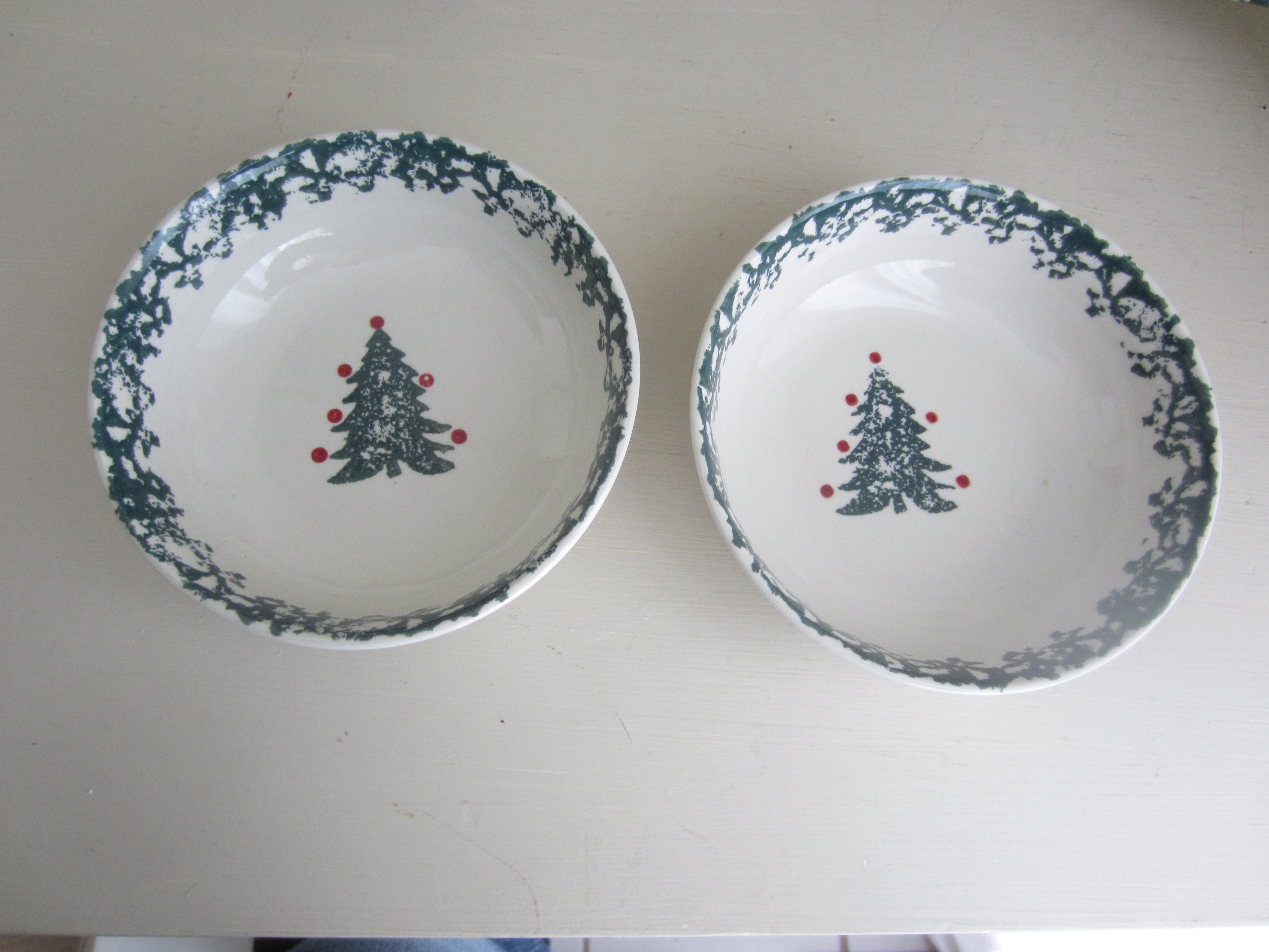 Winter Wonderland Dish Set by Tienshen with Emerald Green Table cloth