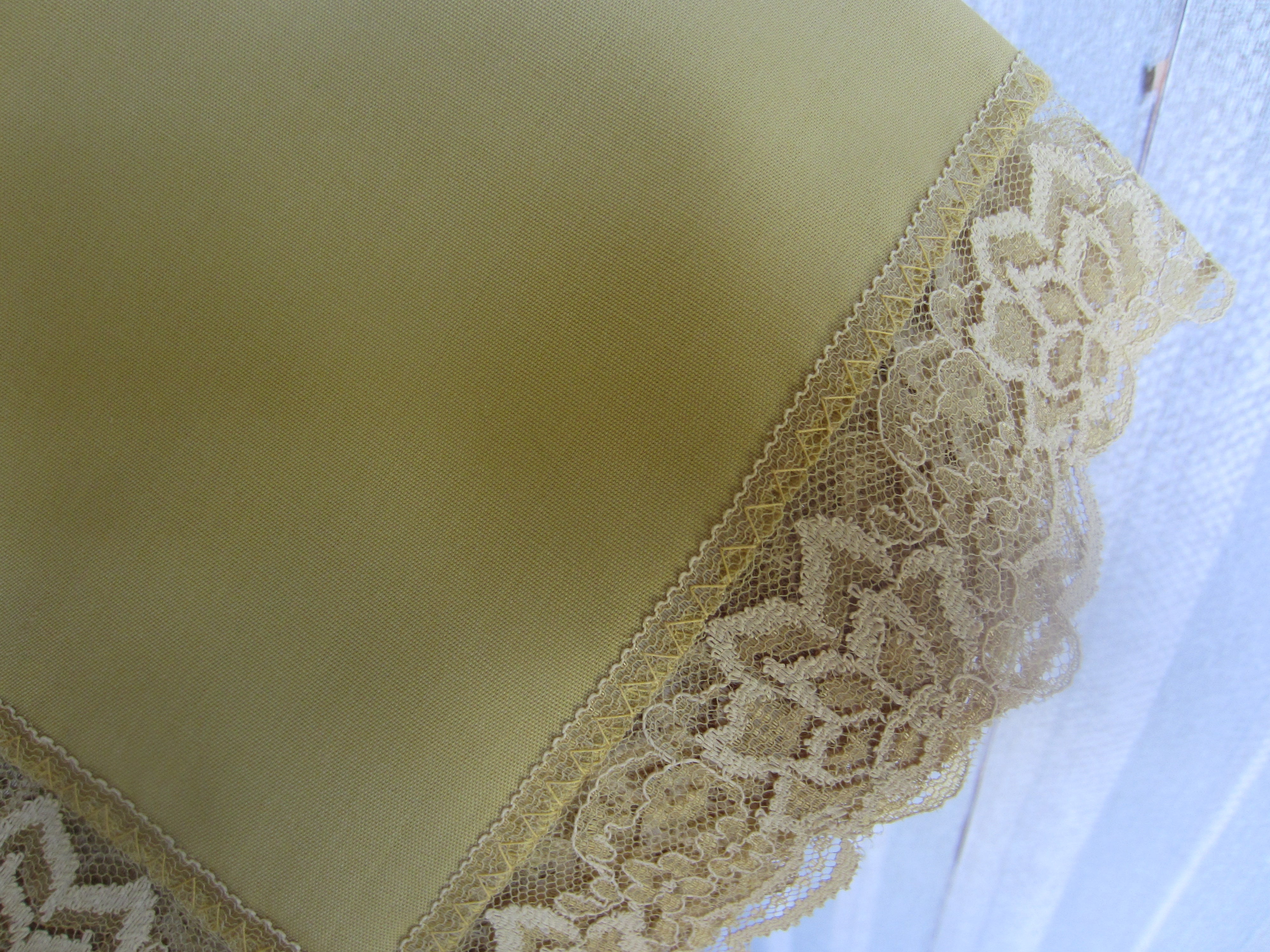 Large Golden Yellow Oblong Tablecloth and napkin set
